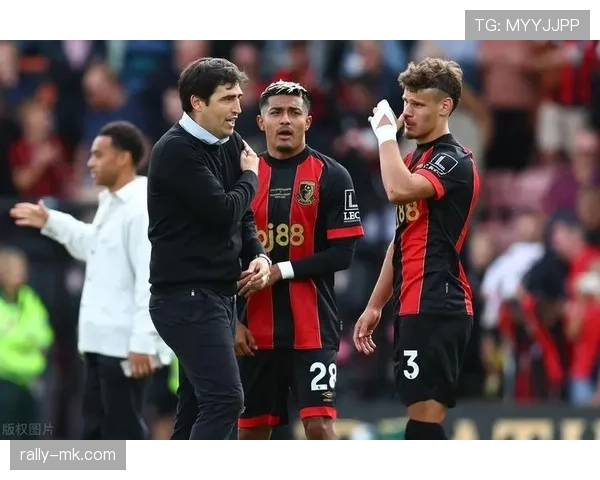 伯恩茅斯门将神勇扑救闪耀全场,荣膺本轮最佳守门员 伯恩茅斯门将神勇扑救闪耀全场,荣膺本轮最佳守门员