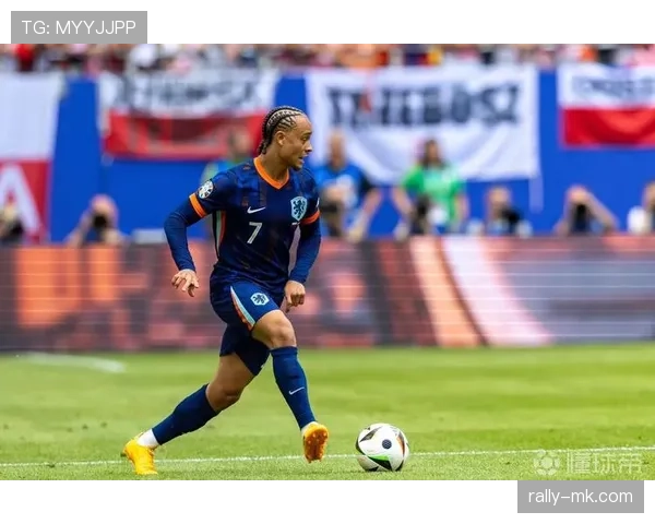 哈维·西蒙斯过人能力突飞猛进，专家热议其未来潜力