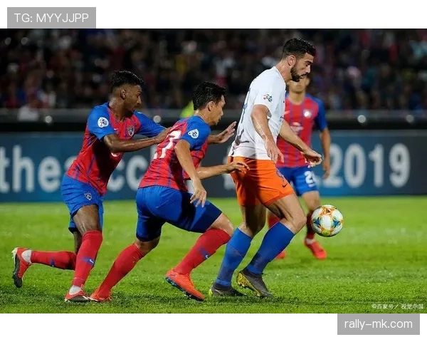 劳尔式射门再现赛场,年轻球员状态回暖助力球队逆转表现卓越 劳尔式射门再现赛场,年轻球员状态回暖助力球队逆转表现卓越