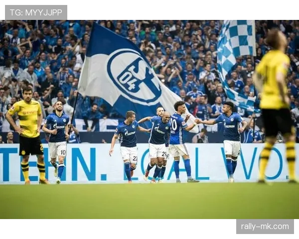 切尔西在欧联杯中的表现稳健，争夺冠军之路备受期待。