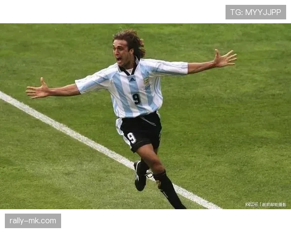 劳塔罗与巴蒂斯图塔国家队表现对比:传承与差异 劳塔罗与巴蒂斯图塔国家队表现对比:传承与差异