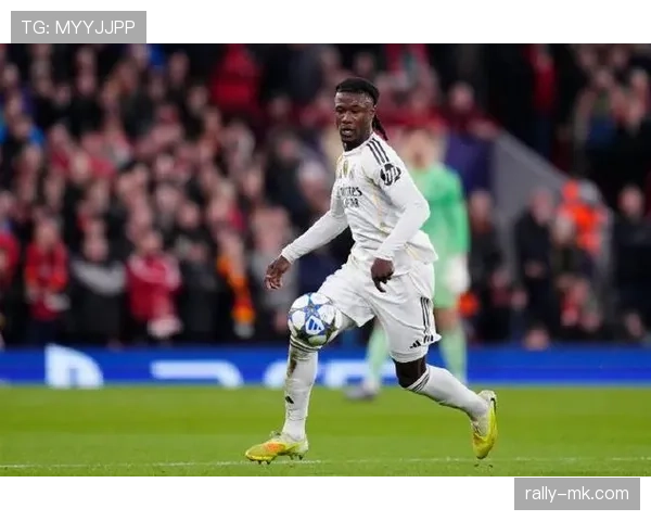 卡马文加欧冠表现稳定性与关键作用分析 卡马文加欧冠表现稳定性与关键作用分析